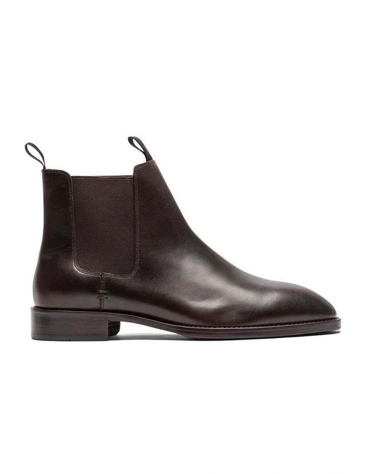 Farmlands Chelsea Boot in Chocolate