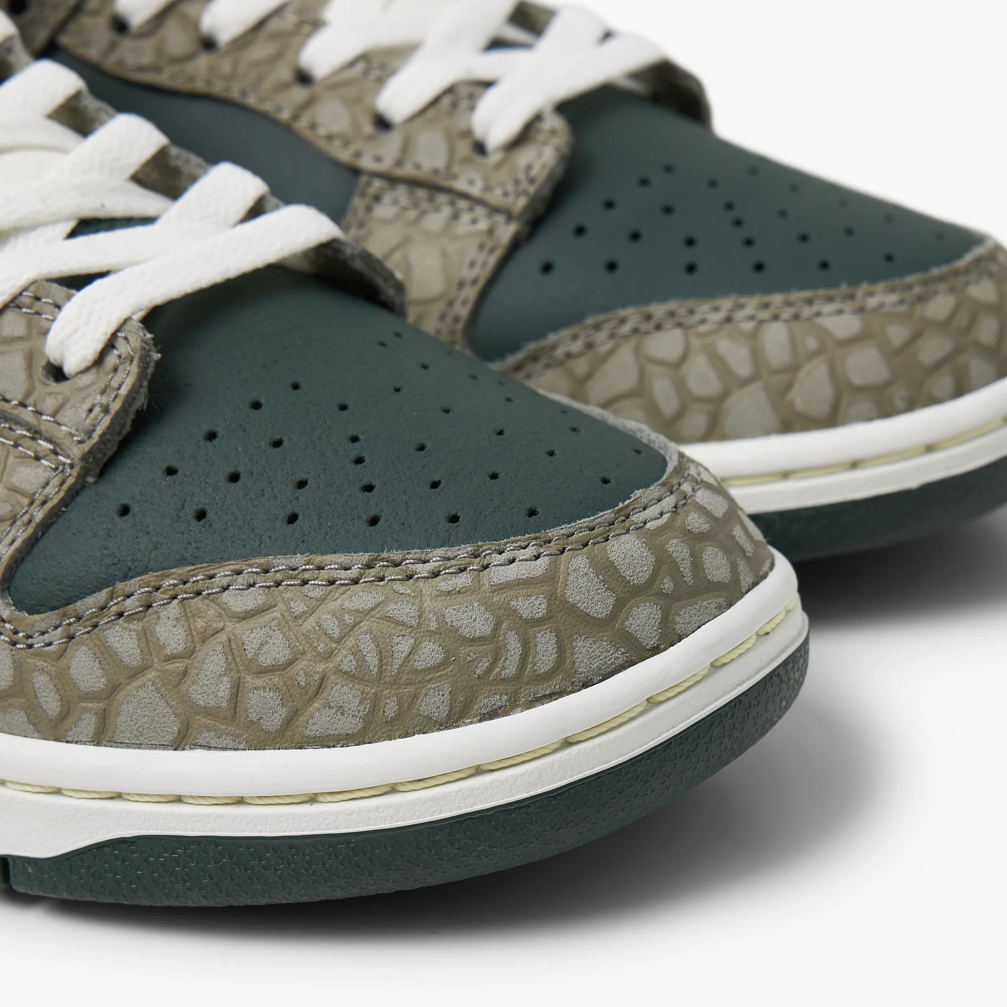 Nike Dunk Low PRM Dark Stucco / Vintage Green - Summit White