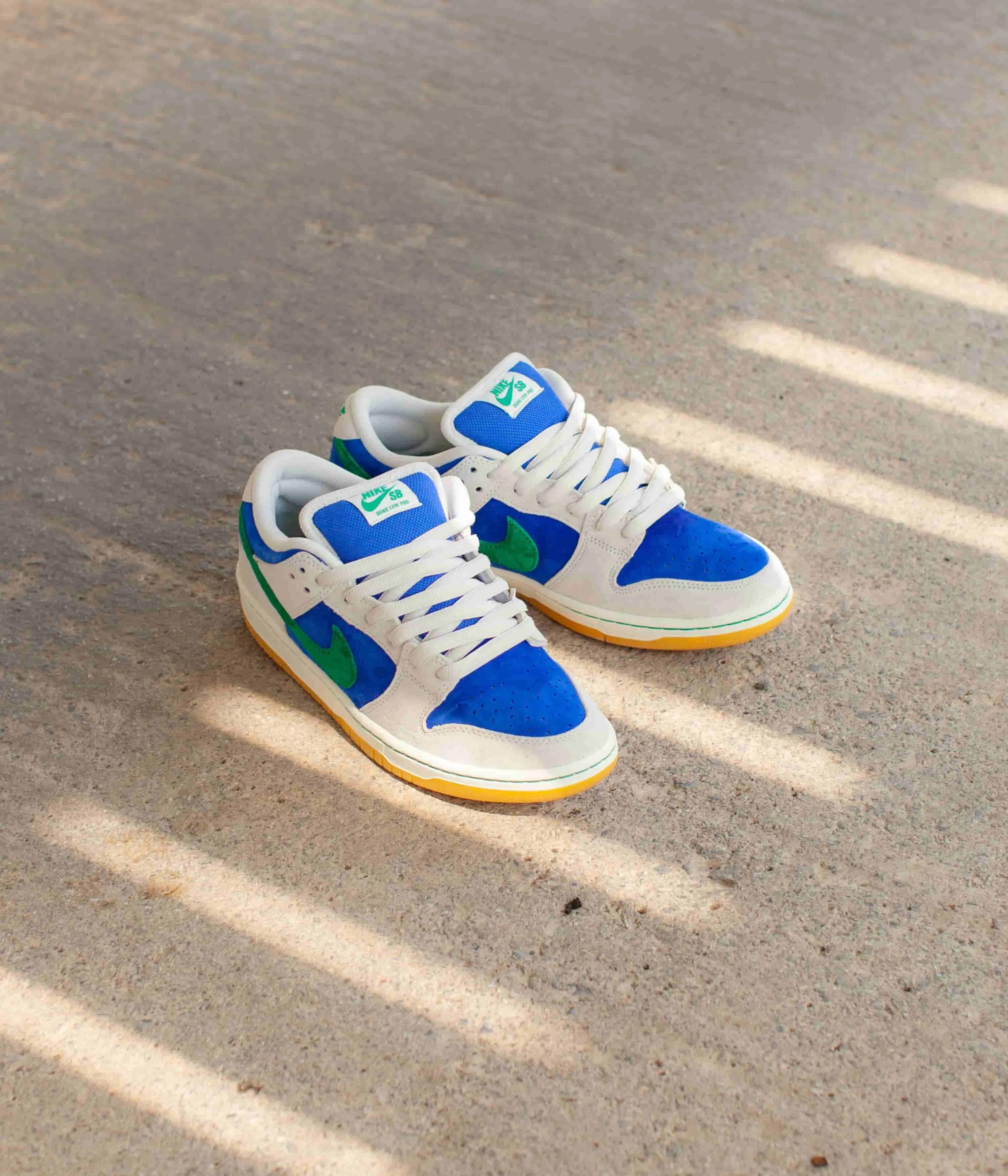 Nike SB Dunk Low Pro Shoes - Phantom / Malachite - Hyper Royal