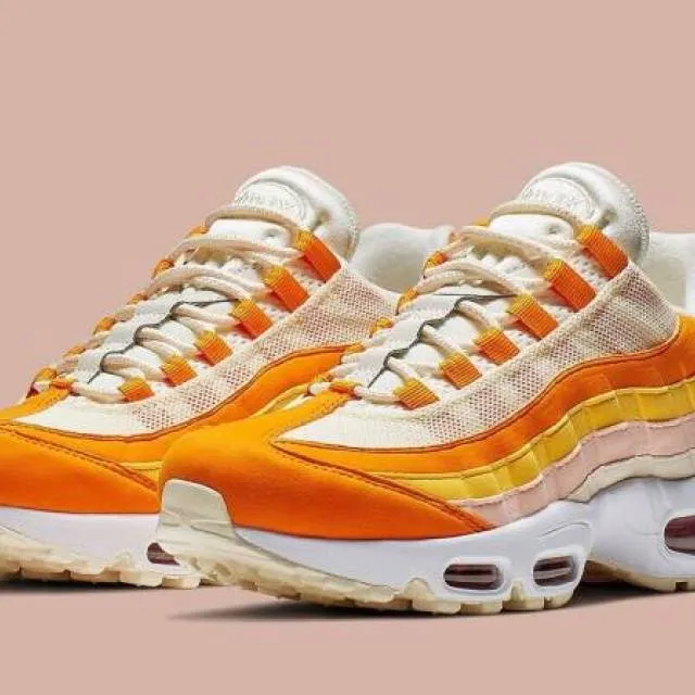 Nike wmns air max 95 pale ivory firewood orange